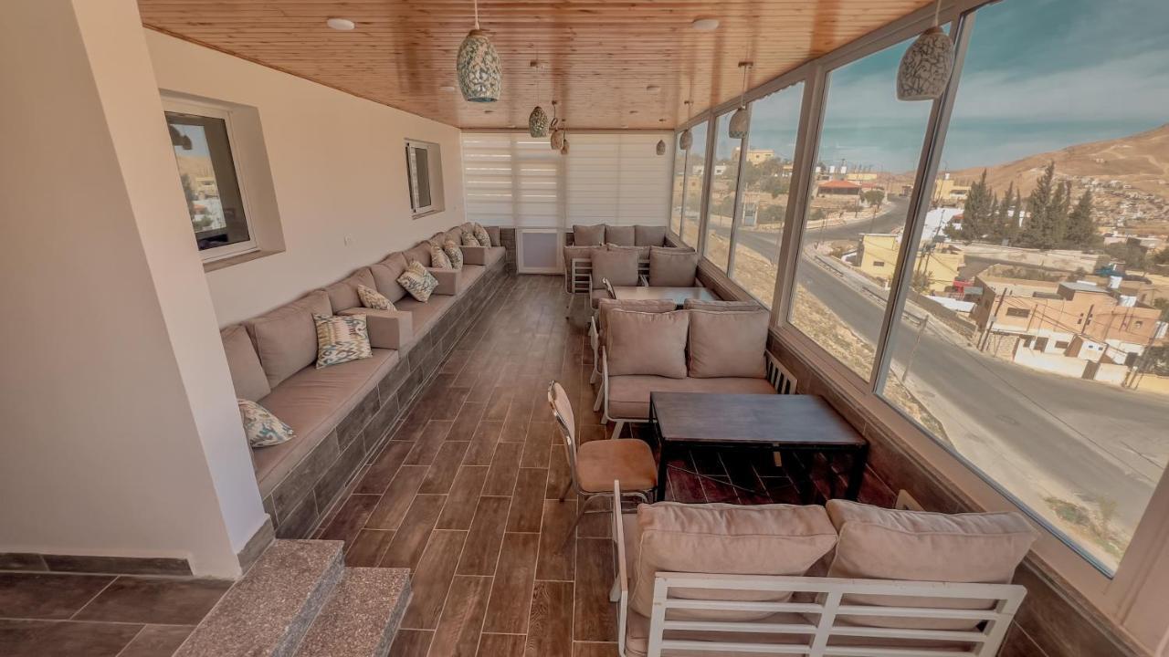 Beit Alshabaan Inn Вади Муса Экстерьер фото