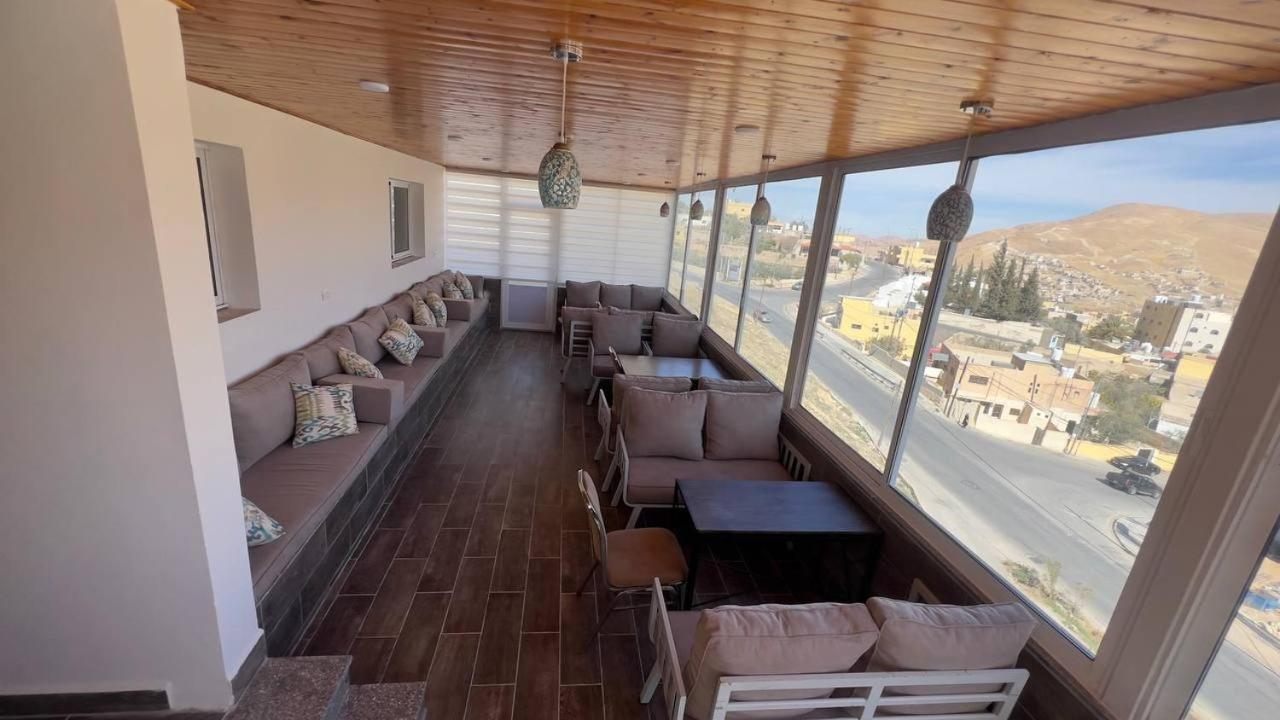 Beit Alshabaan Inn Вади Муса Экстерьер фото