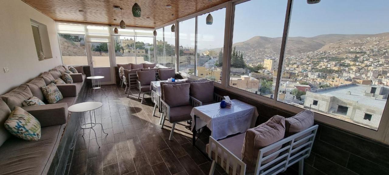 Beit Alshabaan Inn Вади Муса Экстерьер фото